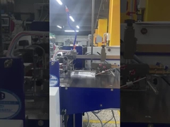 高品質 の 冊子 紙 折りたたみ 機 が 動作 し て いる